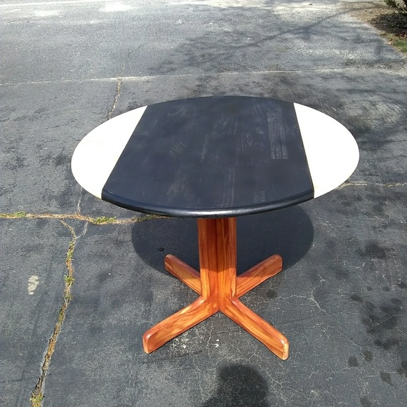 Folding table - Picture 1 of 6